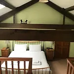 Feriehus Barnhaven, Beautiful Converted Coach House In National Park