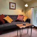 Feriehus Barnhaven, Beautiful Converted Coach House In National Park *